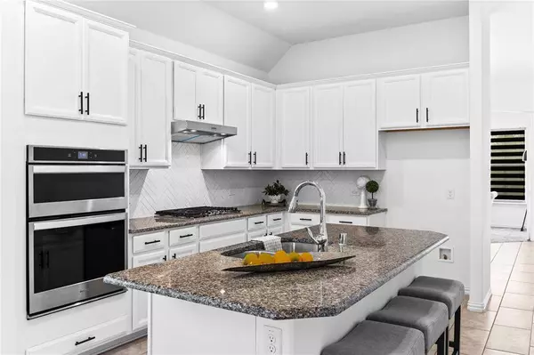 3257 Lakewood Bluffs Trail, Lewisville, TX 75010