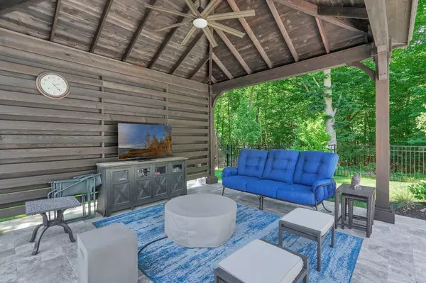 2118 Woodland Hall Drive, Delaware, OH 43015