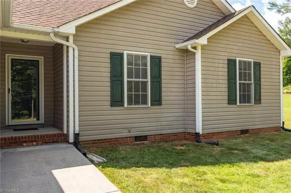 4850 Regalwood DR, Winston Salem, NC 27107