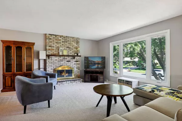 8125 Rhode Island CIR, Bloomington, MN 55438