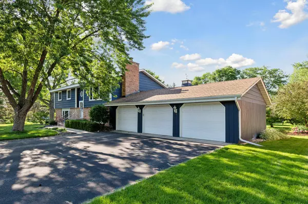 8125 Rhode Island CIR, Bloomington, MN 55438