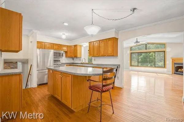 26105 LA MUERA Street, Farmington Hills, MI 48334