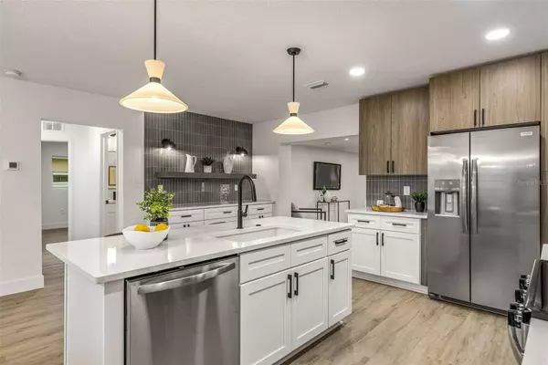 487 OAKWOOD DR, Dunedin, FL 34698