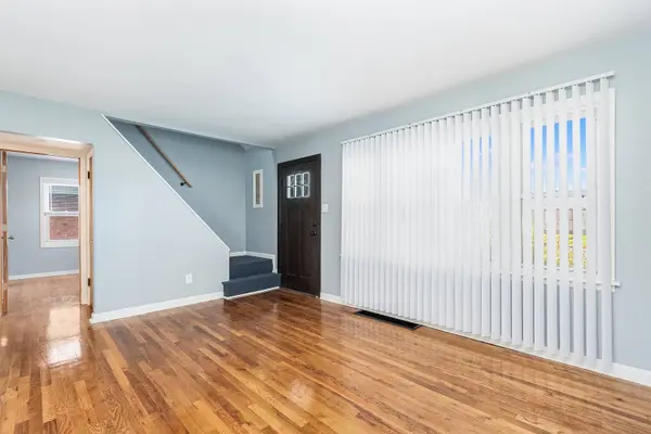 7824 Suburban LN, Bridgeview, IL 60455