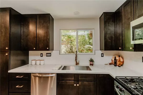 576 Imperial AVE, Sugarloaf, CA 92386