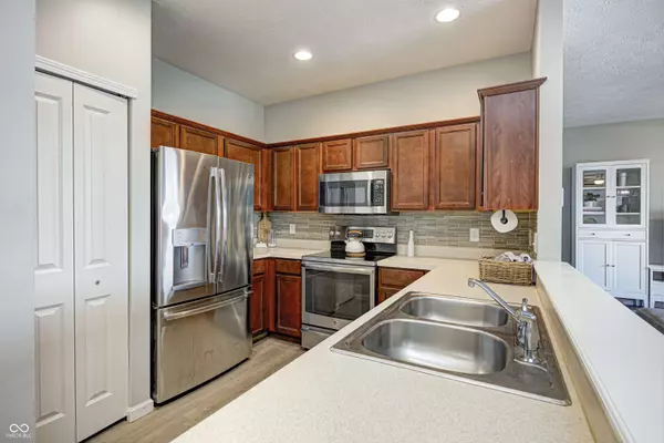 13226 Komatite WAY #800, Fishers, IN 46038