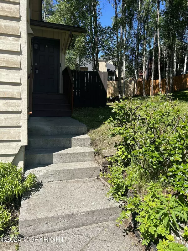 9400 Stuart CIR, Eagle River, AK 99577