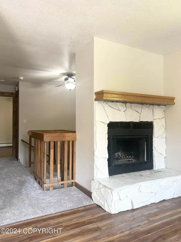 9400 Stuart CIR, Eagle River, AK 99577