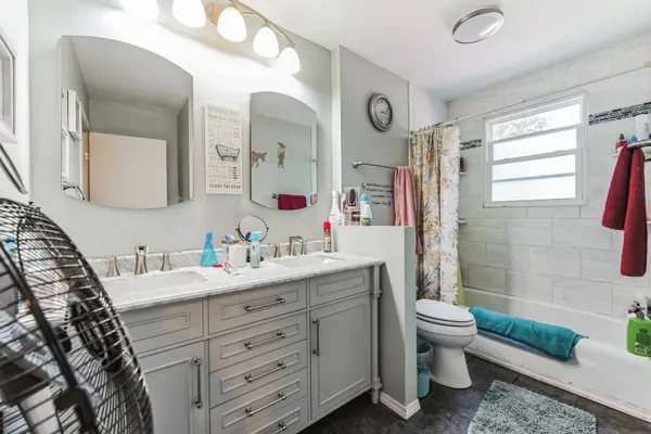 103 Berkshire Drive, Crystal Lake, IL 60014