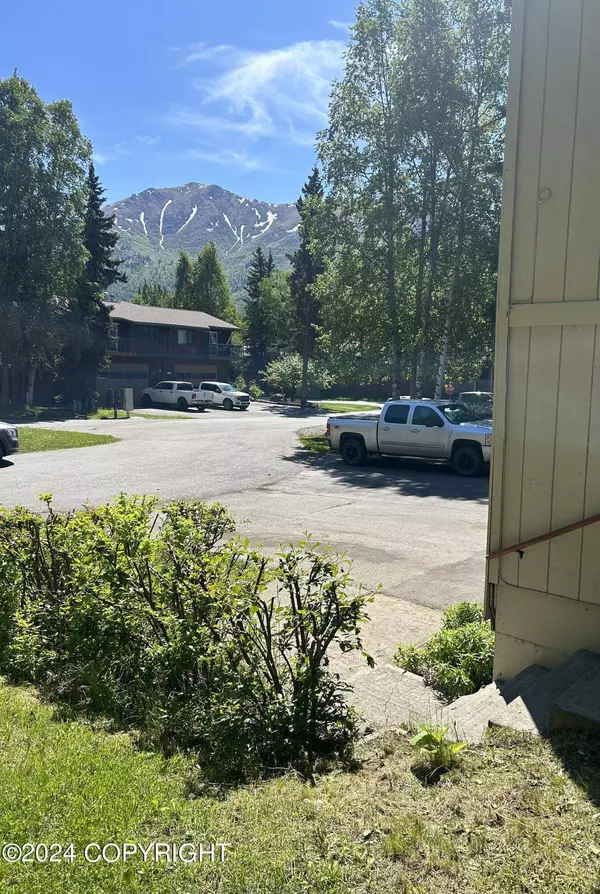 9400 Stuart CIR, Eagle River, AK 99577