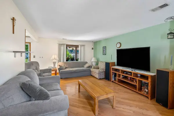 727 Sand Creek Drive, Carol Stream, IL 60188