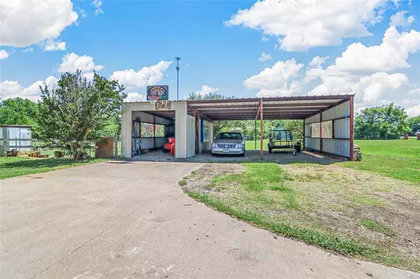 1107 S State Highway 121, Bonham, TX 75418