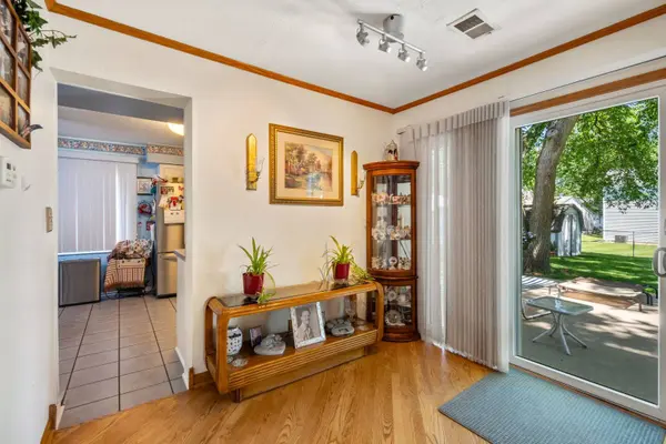 727 Sand Creek Drive, Carol Stream, IL 60188