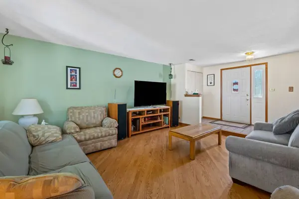 727 Sand Creek Drive, Carol Stream, IL 60188