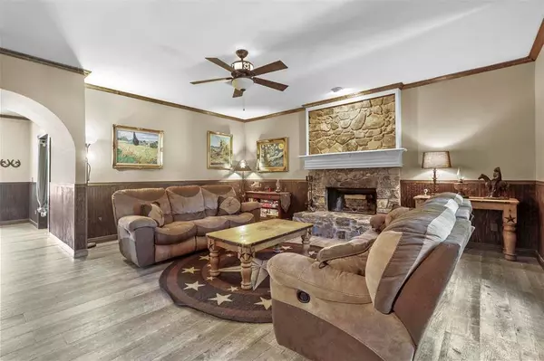 1107 S State Highway 121, Bonham, TX 75418