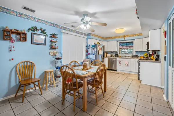 727 Sand Creek Drive, Carol Stream, IL 60188