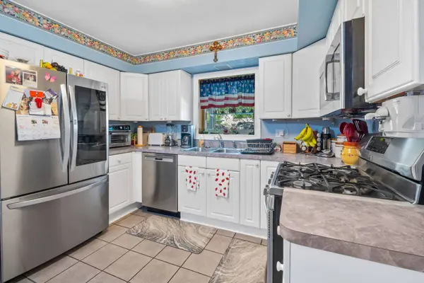 727 Sand Creek Drive, Carol Stream, IL 60188