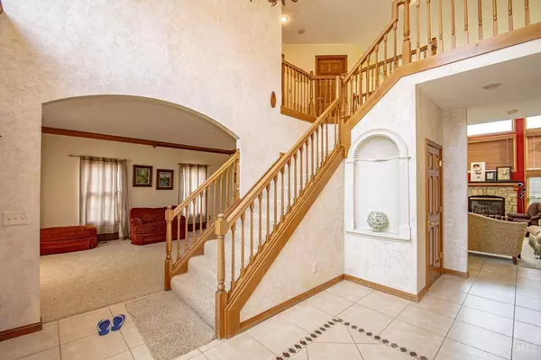 1104 Charter Pl, Centerville, OH 45458