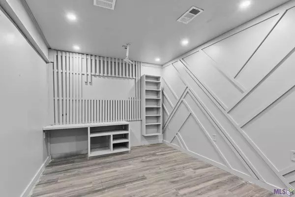 2028 S WOODCREST AVE, Denham Springs, LA 70726