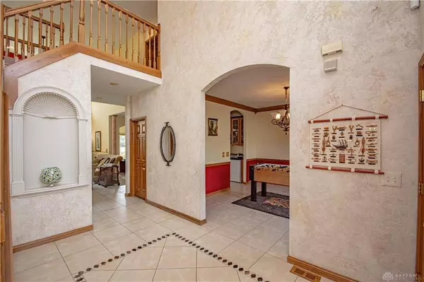 1104 Charter Place, Centerville, OH 45458