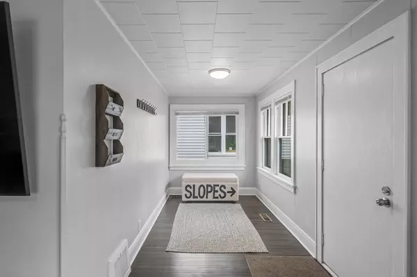 1021 25th AVE SE, Minneapolis, MN 55414