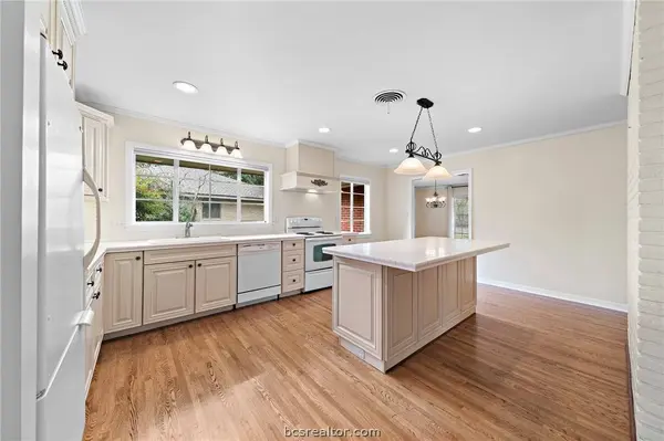 1602 Harrison RD, Brenham, TX 77833