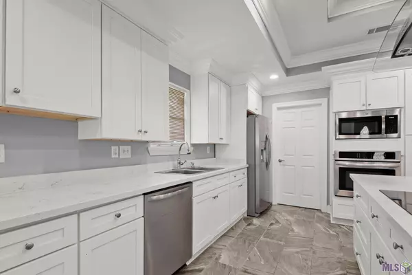 2028 S WOODCREST AVE, Denham Springs, LA 70726