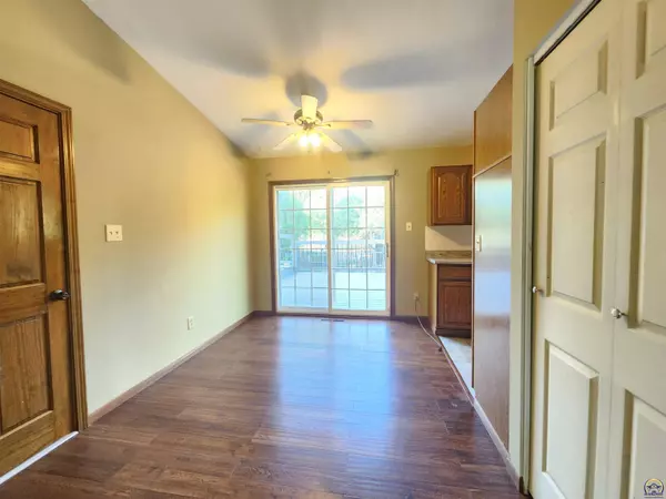 3200 SW Twilight DR, Topeka, KS 66614