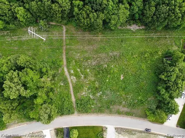 3720 Stallion Way, Commerce Twp, MI 48382