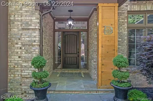 6078 STONEGATE Drive, Brighton, MI 48116