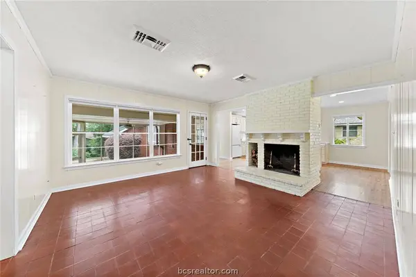 1602 Harrison RD, Brenham, TX 77833