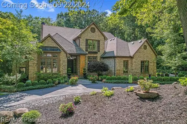 6078 STONEGATE Drive, Brighton, MI 48116