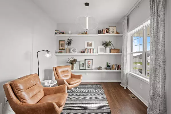 720 James AVE N, Lake Elmo, MN 55042