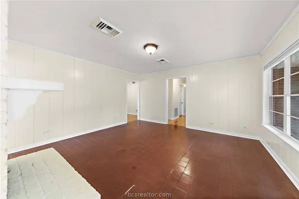 1602 Harrison RD, Brenham, TX 77833