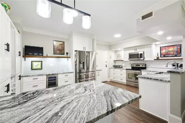 1750 ST. CHARLES AVE #418, New Orleans, LA 70130