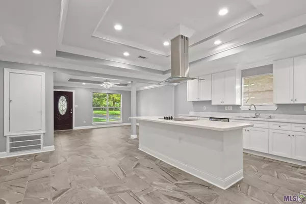 2028 S WOODCREST AVE, Denham Springs, LA 70726