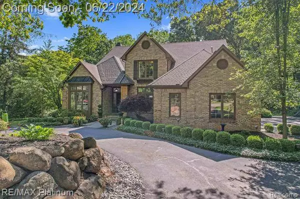 6078 STONEGATE Drive, Brighton, MI 48116