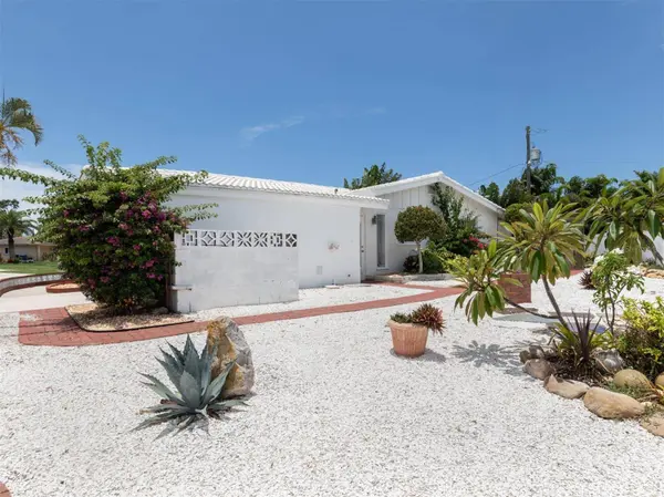 6628 KEYSTONE DR, Sarasota, FL 34231