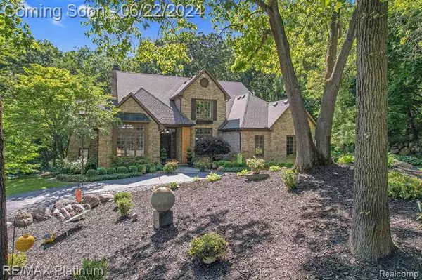 6078 STONEGATE Drive, Brighton, MI 48116