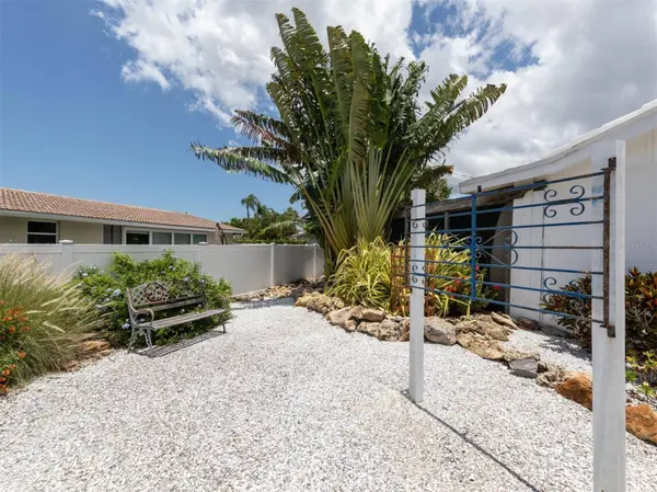 6628 KEYSTONE DR, Sarasota, FL 34231