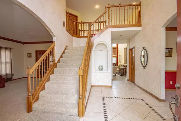 1104 Charter Pl, Centerville, OH 45458