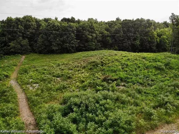 3720 Stallion Way, Commerce Twp, MI 48382