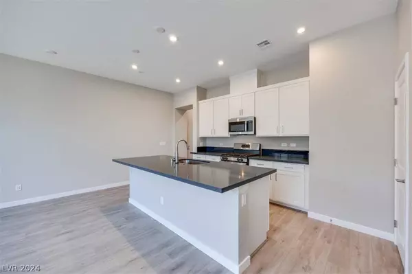 4367 Tallow Falls Avenue, Las Vegas, NV 89141