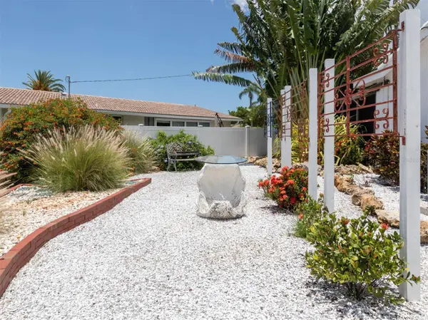 6628 KEYSTONE DR, Sarasota, FL 34231