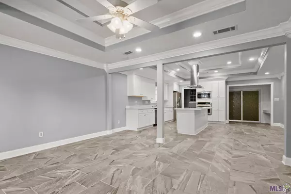 2028 S WOODCREST AVE, Denham Springs, LA 70726