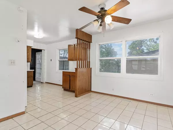 541 Lakelawn BLVD, Aurora, IL 60506