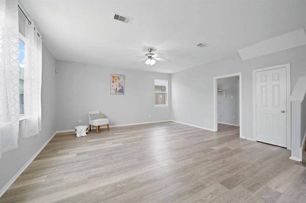 5703 Park Village DR, Houston, TX 77048