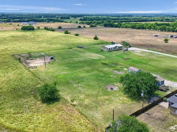 881 County Road 4625, Trenton, TX 75490