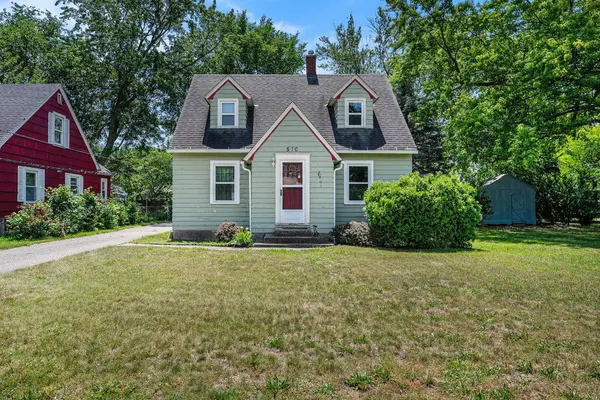 570 W 18th Street, Holland, MI 49423