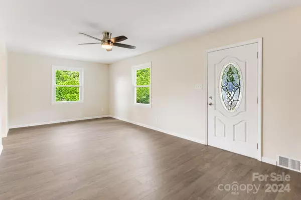 121 Edgewood RD S, Asheville, NC 28803